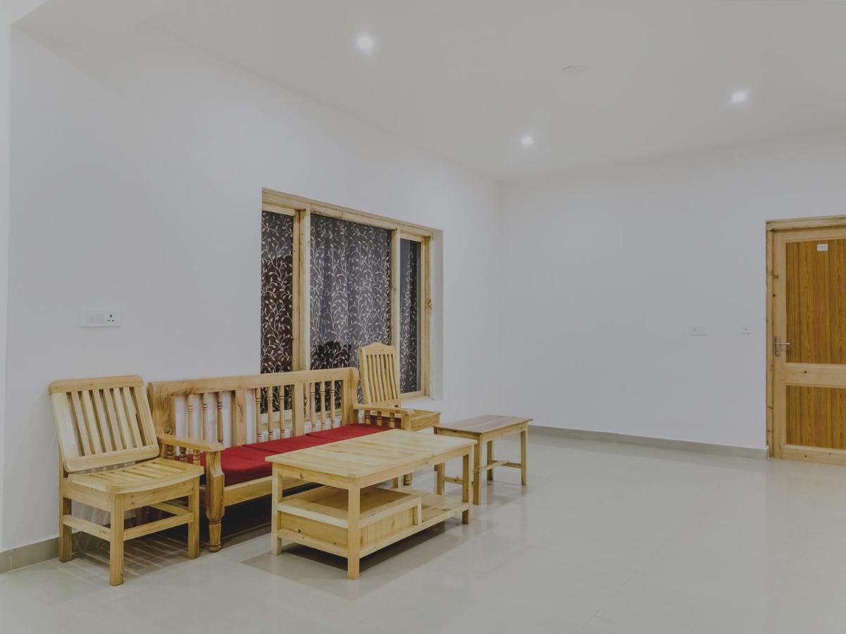 Oyo 72466 Hotel Yuvraj Shivpuri  ภายนอก รูปภาพ
